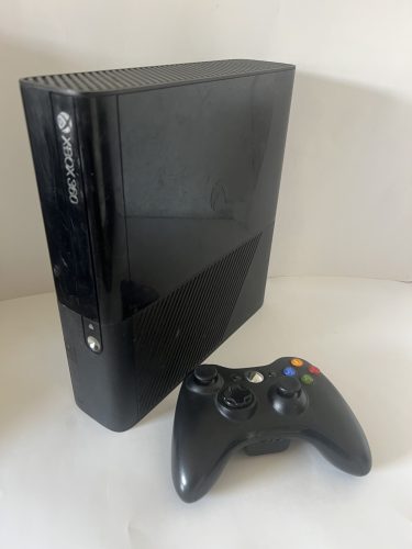 Xbox 360 E 500GB konzol használt